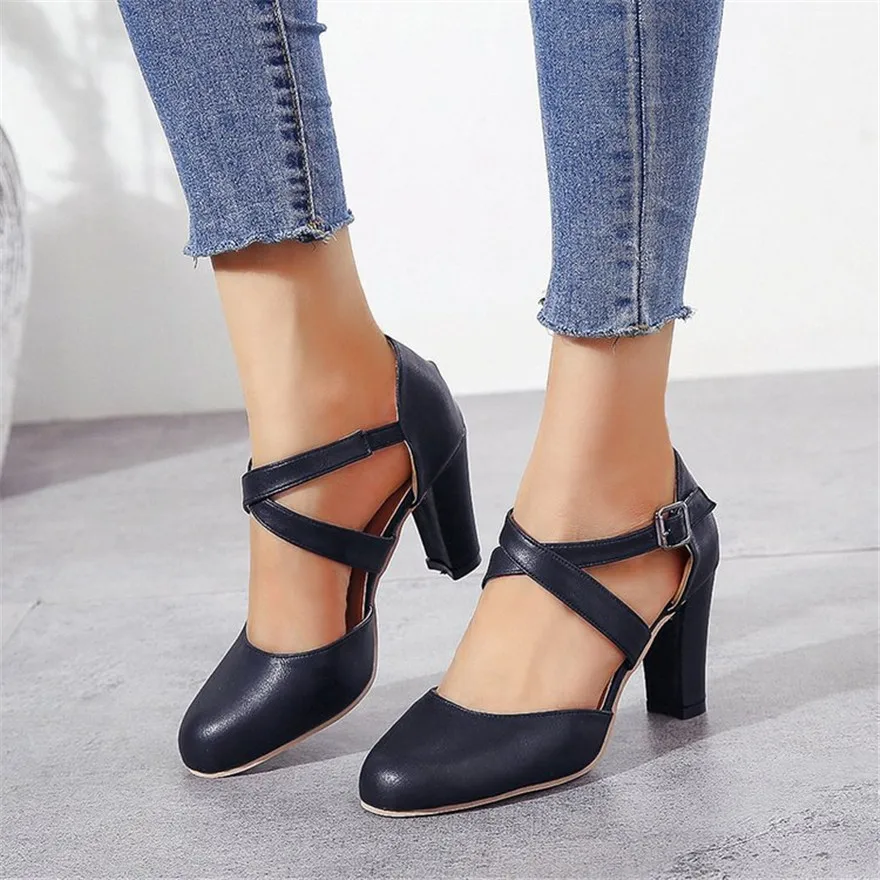 Plus Size 34-43 Ankle Strap Women Pumps Sandals Round Toe Flock/PU Shallow Ladies Thick Heels Sexy Hollow Party Shoes Dress 2025
Plus Size 34-43 Ankle Strap Women Pumps Sandals Round Toe Flock/PU Shallow Ladies Thick Heels Sexy Hollow Party Shoes Dress 2025