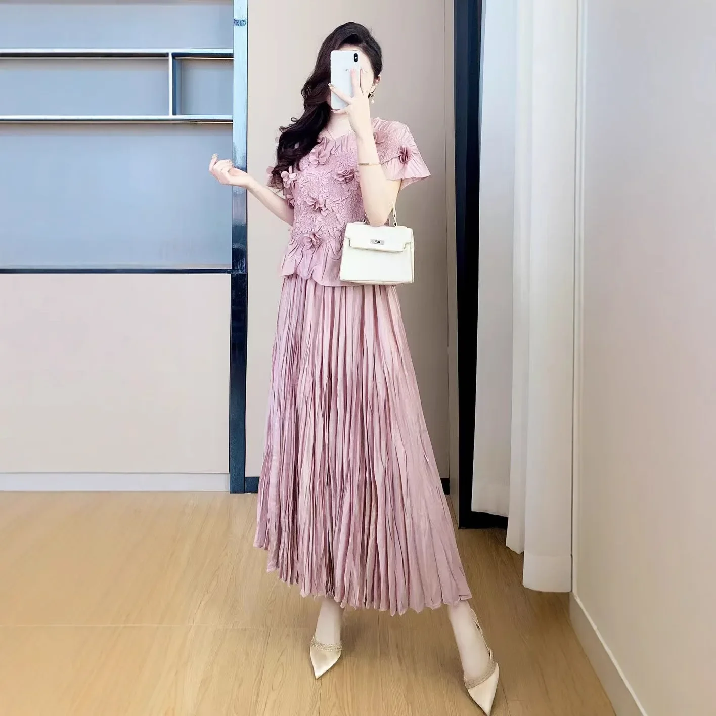 Miyake Style Handmade Pleated Suit for Women 2025 New Solid Color Three-dimensional Flower Top + Large Hem Skirt Two-piece Set
Miyake Style Handmade Pleated Suit for Women 2025 New Solid Color Three-dimensional Flower Top + Large Hem Skirt Two-piece Set