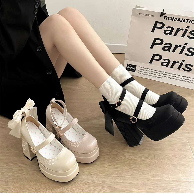 Autumn and Winter Temperament Simple Retro Bow Leather Shoes White French Coarse Heels High Heels for Women
Autumn and Winter Temperament Simple Retro Bow Leather Shoes White French Coarse Heels High Heels for Women
