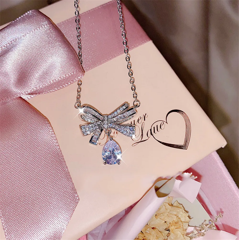 2023 New Style Luxury Zircon Bow Necklace Plated With 18k White Gold Water Drop Pendant Necklace T-Shaped Clavicle Chain Jewelry
2023 New Style Luxury Zircon Bow Necklace Plated With 18k White Gold Water Drop Pendant Necklace T-Shaped Clavicle Chain Jewelry