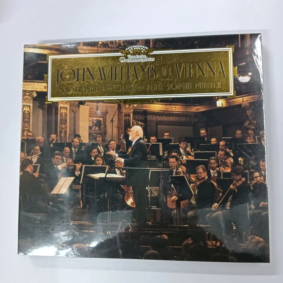 John Williams in Vienna Anne-Sophie Mutter Wiener Philharmoniker - Iconic Classical Film Score Orchestra Live Recording CD Album
John Williams in Vienna Anne-Sophie Mutter Wiener Philharmoniker - Iconic Classical Film Score Orchestra Live Recording CD Album