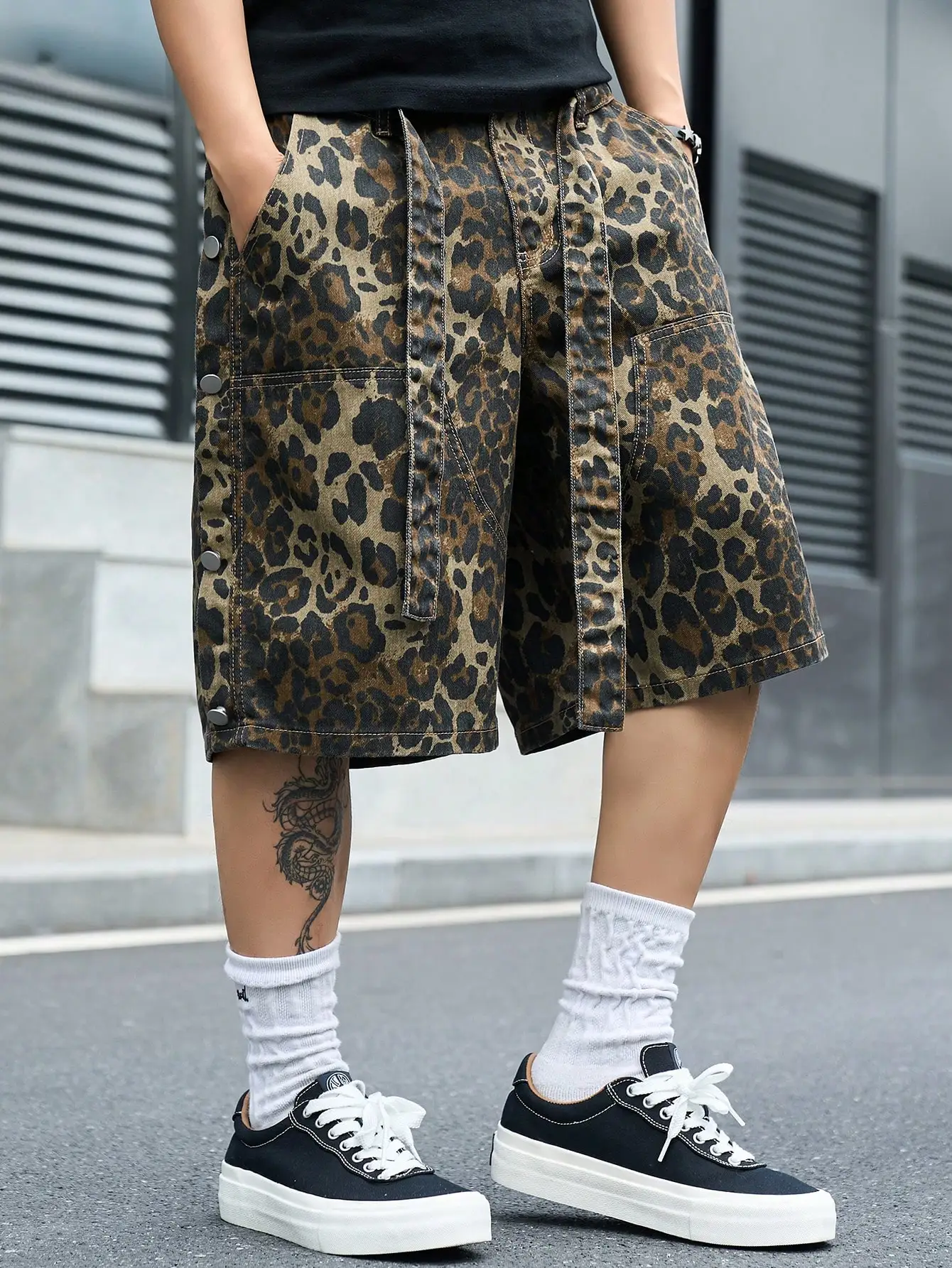Men's Y2K retro leopard print denim shorts, loose wide-leg cargo shorts with free belt, street-style Bermuda shorts
Men's Y2K retro leopard print denim shorts, loose wide-leg cargo shorts with free belt, street-style Bermuda shorts