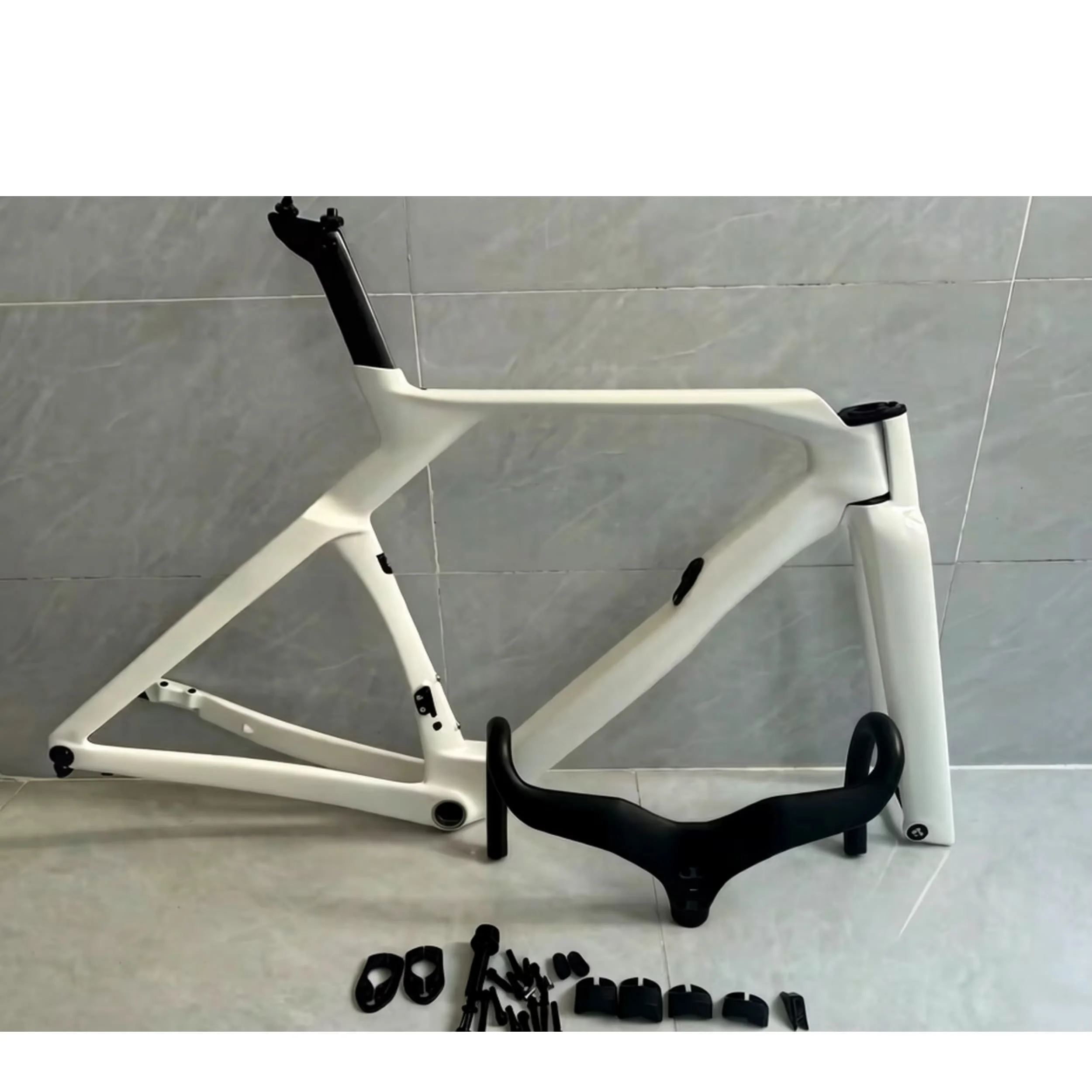 Y1RS Carbon Road Bike Frame Racing Biciclettas Frameset BSA Disc Brake Di2/Mechanical Compatible Custom Painting Internal Cable
Y1RS Carbon Road Bike Frame Racing Biciclettas Frameset BSA Disc Brake Di2/Mechanical Compatible Custom Painting Internal Cable