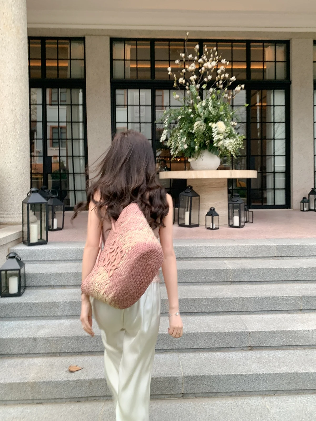 Легкие шелковые брюки Cchen Casual Drapey Milk Ake с завязками, скрывающие недостатки фигуры, летние, новые, с высокой талией
Легкие шелковые брюки Cchen Casual Drapey Milk Ake с завязками, скрывающие недостатки фигуры, летние, новые, с высокой талией