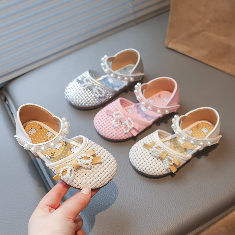 Girls Beaded Strap Leather Sandals with Cute Bow 2026 New Summer Kids Braided Sandals Non-slip Simple Princess Party Wedding
Girls Beaded Strap Leather Sandals with Cute Bow 2026 New Summer Kids Braided Sandals Non-slip Simple Princess Party Wedding