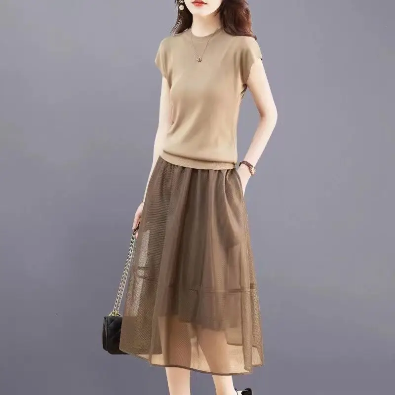 Two Piece Set Women Elegant Short Sleeve T-Shirt and High Waist A-Line Skirts Summer Ladies Fashion Vintage Suits G99
Two Piece Set Women Elegant Short Sleeve T-Shirt and High Waist A-Line Skirts Summer Ladies Fashion Vintage Suits G99