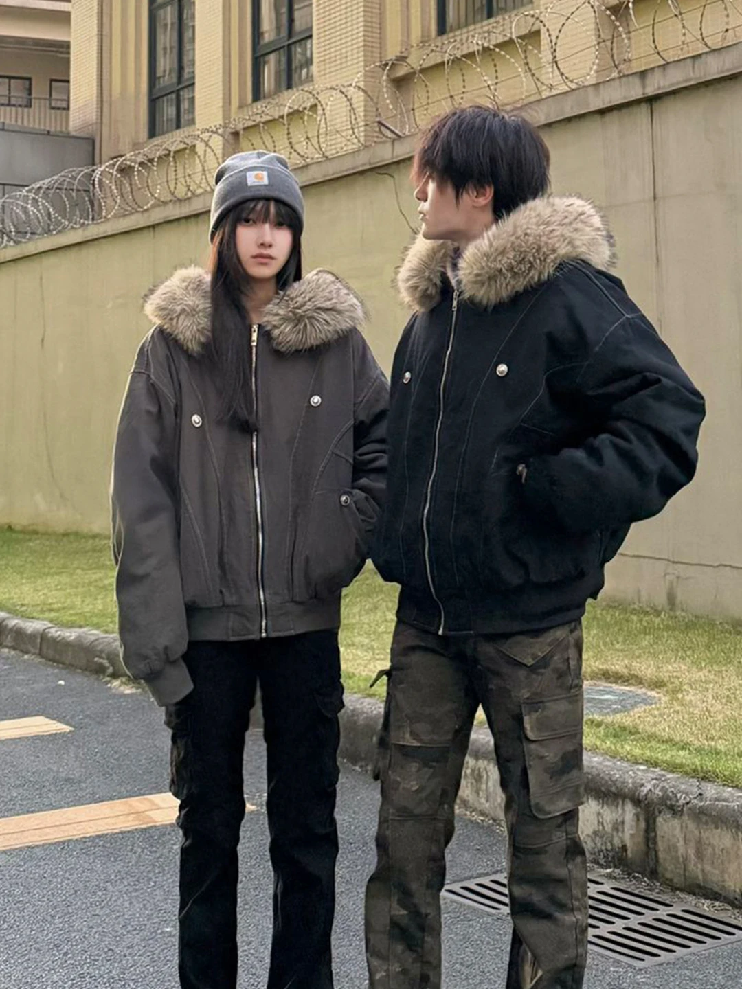 Thiened Winter Jaet Men's American Sle ort Coat with Fce Warm Hood Large Fur Collar Cotton Workwear Parka Coat
Thiened Winter Jaet Men's American Sle ort Coat with Fce Warm Hood Large Fur Collar Cotton Workwear Parka Coat