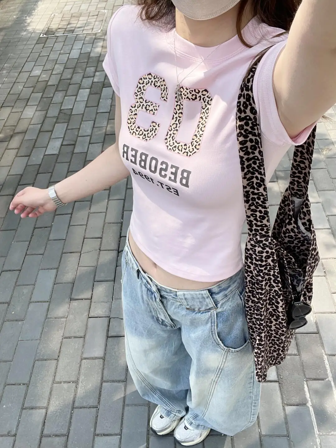 American Style Hot Girl Leopard Print Number T-Shirt Women Summer Shoulder Design Slim Fit Pink Top Short Sleeve round Neck C...
American Style Hot Girl Leopard Print Number T-Shirt Women Summer Shoulder Design Slim Fit Pink Top Short Sleeve round Neck C...