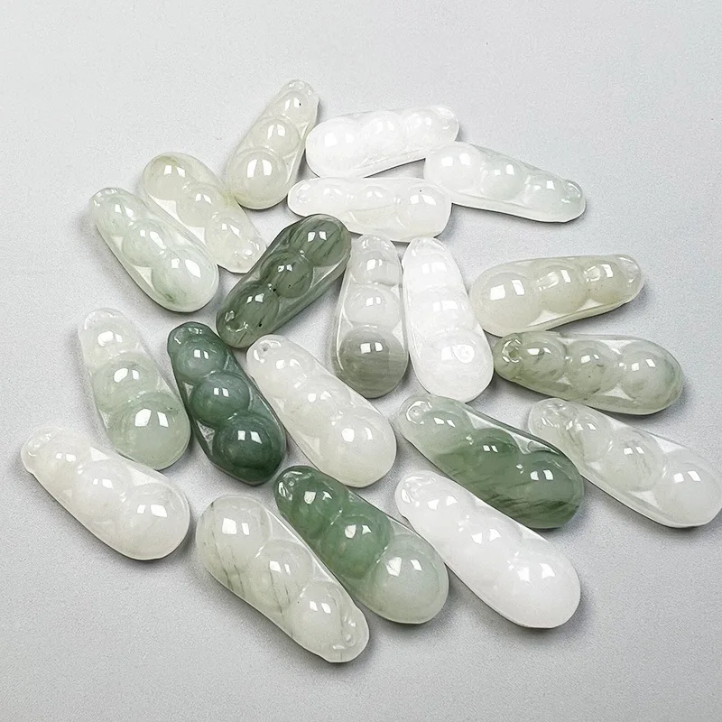 Tianshan Green Four-Season Bean Pendant with Flower Pattern Jadeite, a popular gift on Kuaishou and Douyin for attractin
Tianshan Green Four-Season Bean Pendant with Flower Pattern Jadeite, a popular gift on Kuaishou and Douyin for attractin