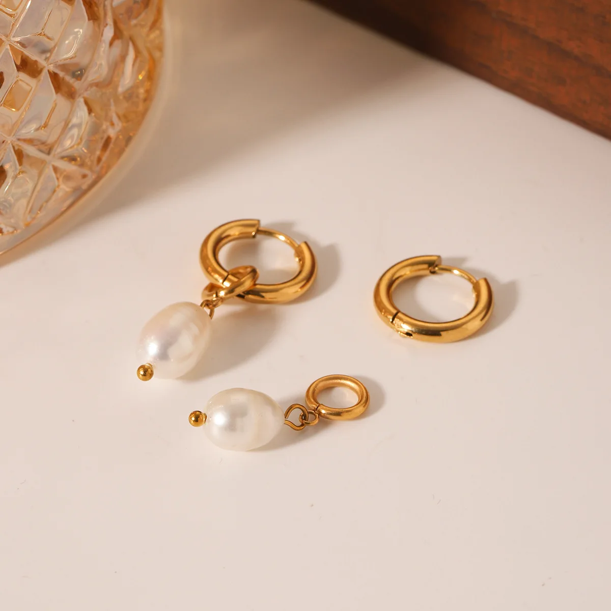 New 18k Gold Plated Stainless Steel Freshwater Pearl Pendant Designer Earrings for Women Party Luxury Jewelry Accessories Gift
New 18k Gold Plated Stainless Steel Freshwater Pearl Pendant Designer Earrings for Women Party Luxury Jewelry Accessories Gift