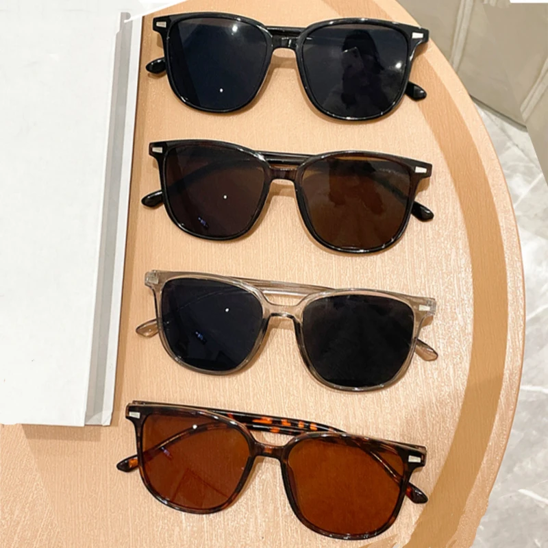 Luxury Designer Men Women Sun Glasses Fashion Outdoor UV400 Sunglasses Classic Vintage Sun Shades Outdoor Oculos De Sol
Luxury Designer Men Women Sun Glasses Fashion Outdoor UV400 Sunglasses Classic Vintage Sun Shades Outdoor Oculos De Sol