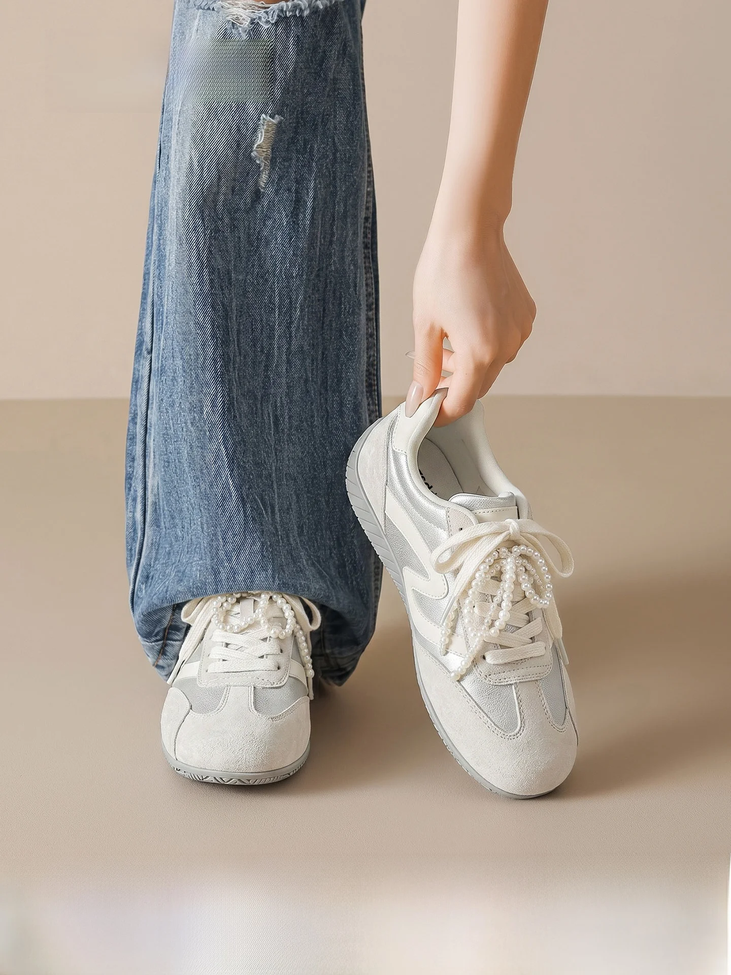 Agsdon Ballet Dequn Shoes Women's 2026 New Summer Thick Bottom Heightening Air Super Hot Sports Shoes Casual Fashion
Agsdon Ballet Dequn Shoes Women's 2026 New Summer Thick Bottom Heightening Air Super Hot Sports Shoes Casual Fashion