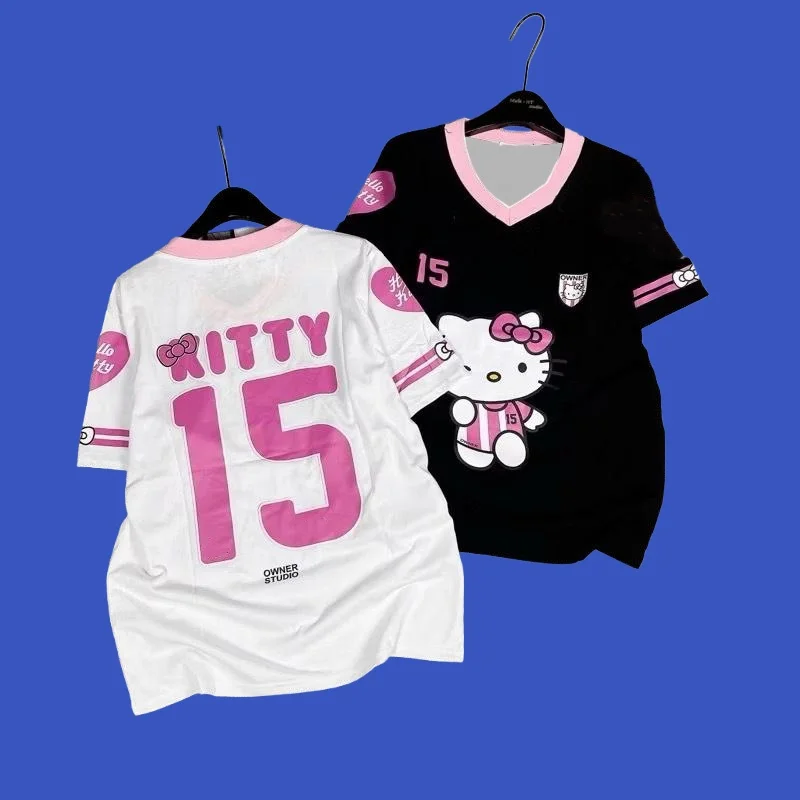 MOTO-Летняя женская футболка с короткими рукавами и v-образным вырезом Hello Kitty с мультяшным принтом свободного кроя
MOTO-Летняя женская футболка с короткими рукавами и v-образным вырезом Hello Kitty с мультяшным принтом свободного кроя