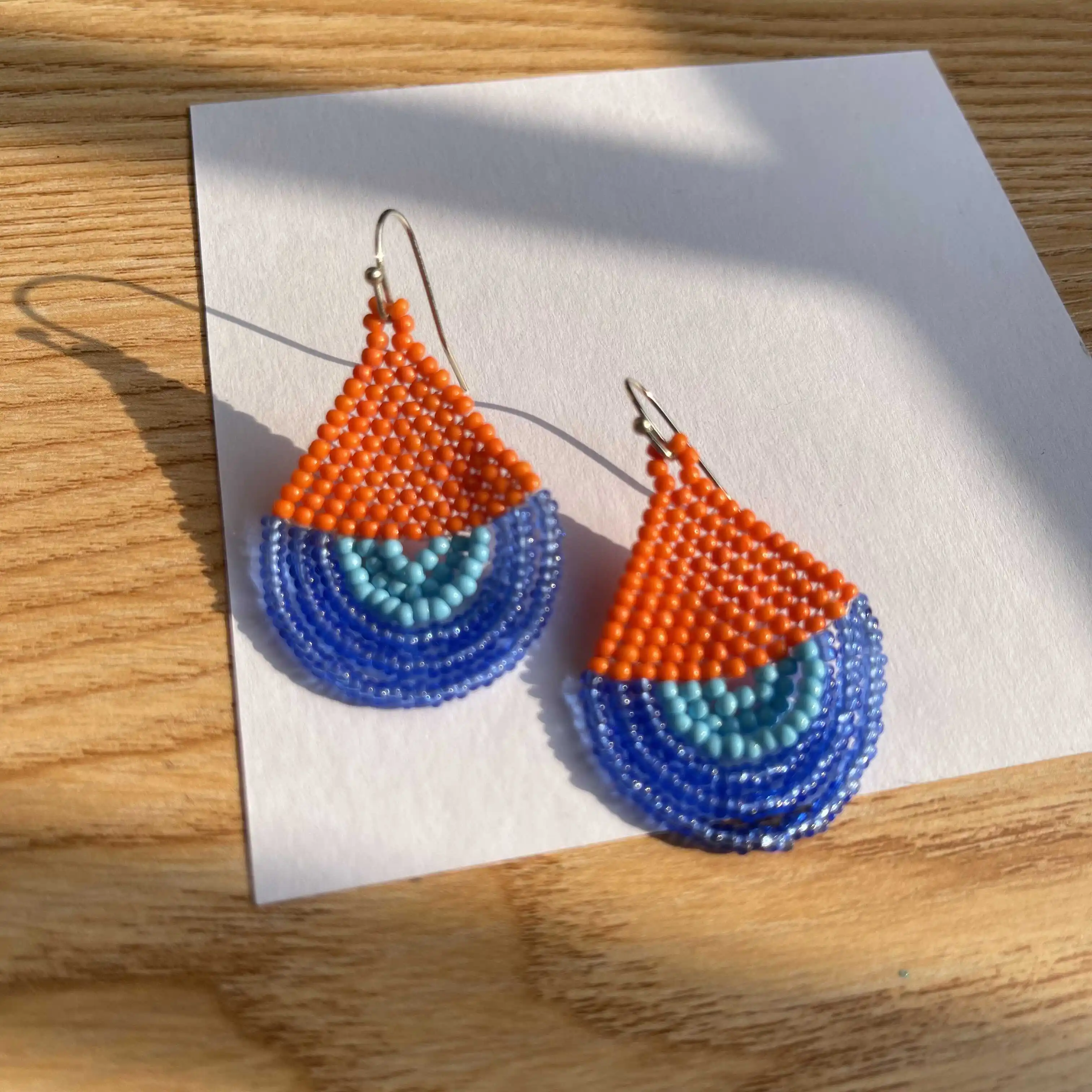 Вязаные вручную серьги-кисточки Bohemia для женщин, с бисером, волнистым узором и простым дизайном из рисовых бусин, универсальный модный аксессуар
Вязаные вручную серьги-кисточки Bohemia для женщин, с бисером, волнистым узором и простым дизайном из рисовых бусин, универсальный модный аксессуар