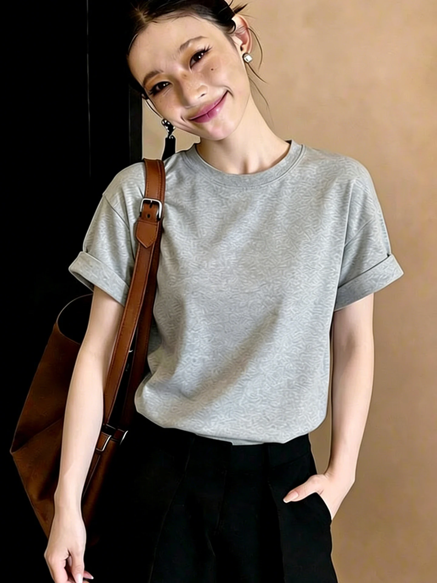 Korean Style Summer Pure Color Casual Versatile Short Sleeve T-Shirt round Neck Lazy Style Women's Top Commute Fashion Straig...
Korean Style Summer Pure Color Casual Versatile Short Sleeve T-Shirt round Neck Lazy Style Women's Top Commute Fashion Straig...