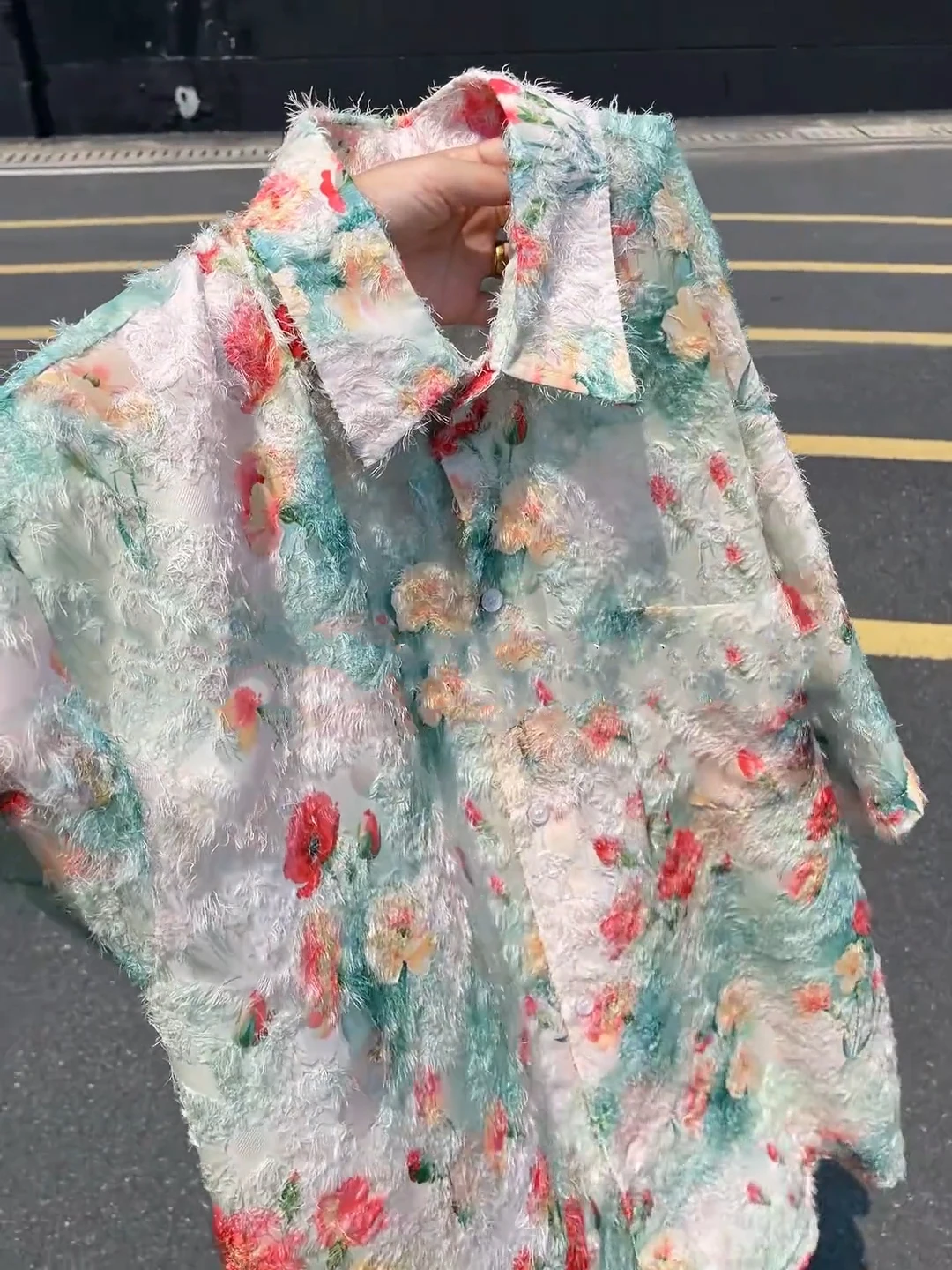 Lace Trim Short Sleeve Ice Silk Men's Shirt Floral Embroidery Vacation Style Half Sleeve Sun Protection Outerwear
Lace Trim Short Sleeve Ice Silk Men's Shirt Floral Embroidery Vacation Style Half Sleeve Sun Protection Outerwear
