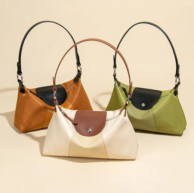 Dragon Horse Women's Genuine Leather Dumpling Shaped Handbag Lightweight Urban Minimalist Fashion Underarm Crossbody Bag
Dragon Horse Women's Genuine Leather Dumpling Shaped Handbag Lightweight Urban Minimalist Fashion Underarm Crossbody Bag