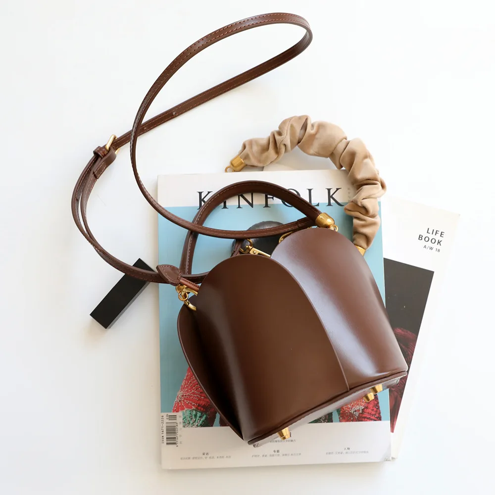 Luxury Tote Handbags Purses Fashion Mini Bucket Bag Women Solid Genuine Leather Ladies Crossbody Bags Flower Shape
Luxury Tote Handbags Purses Fashion Mini Bucket Bag Women Solid Genuine Leather Ladies Crossbody Bags Flower Shape