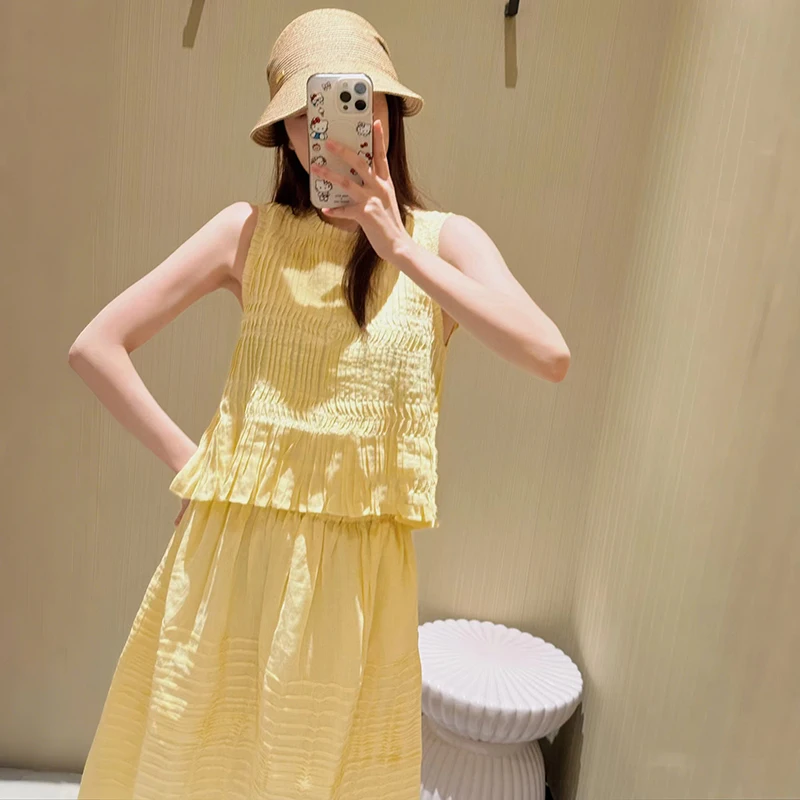 Summer Fashion Women's White Yellow Pleated Sleeveless Cotton Linen Blend Collar Top Half Skirt Set round Neck Two Piece Suit
Summer Fashion Women's White Yellow Pleated Sleeveless Cotton Linen Blend Collar Top Half Skirt Set round Neck Two Piece Suit