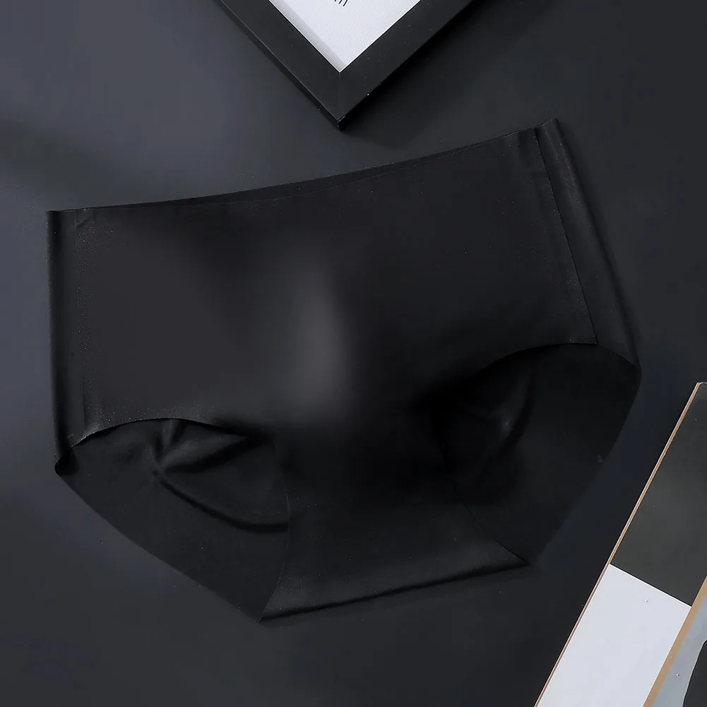 Lightweight Ice Silk Men's Briefs Seamless 3D Bulge Pouch Mid Waist Underpants Nylon Spandex Blend Breathable Solid Colors
Lightweight Ice Silk Men's Briefs Seamless 3D Bulge Pouch Mid Waist Underpants Nylon Spandex Blend Breathable Solid Colors