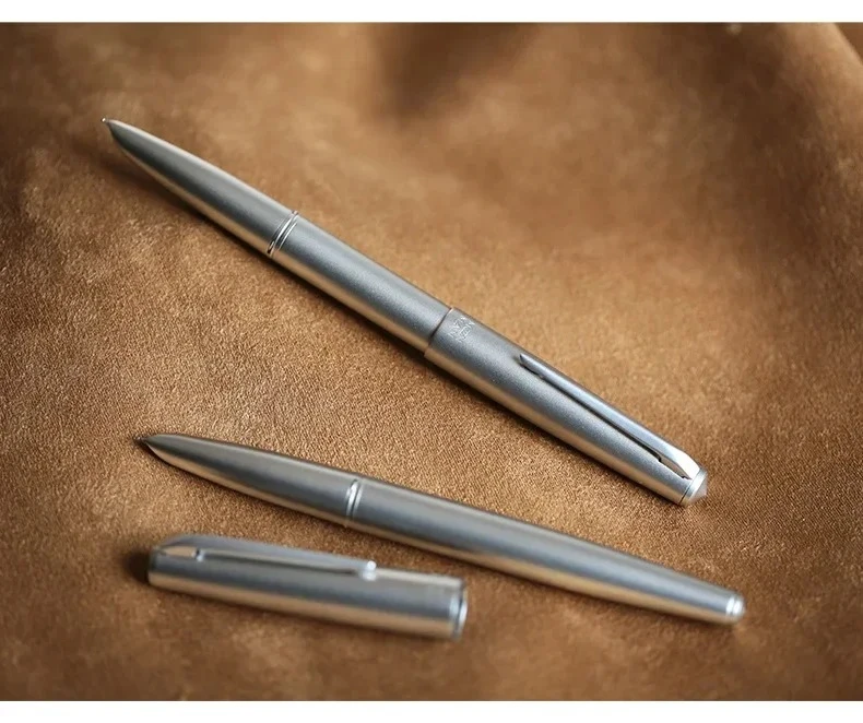 Majohn Ti200 Frosted Matte Titanium Alloy Metal Fountain Pen 14K Gold Nib With Converter Office Business Writing Ink Smooth Pen
Majohn Ti200 Frosted Matte Titanium Alloy Metal Fountain Pen 14K Gold Nib With Converter Office Business Writing Ink Smooth Pen