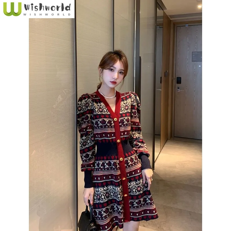 French Socialite Temperament Plaid Knitted Dress for Women's Spring and Autumn Long Sleeved V-neck Slim Fit Dress
French Socialite Temperament Plaid Knitted Dress for Women's Spring and Autumn Long Sleeved V-neck Slim Fit Dress
