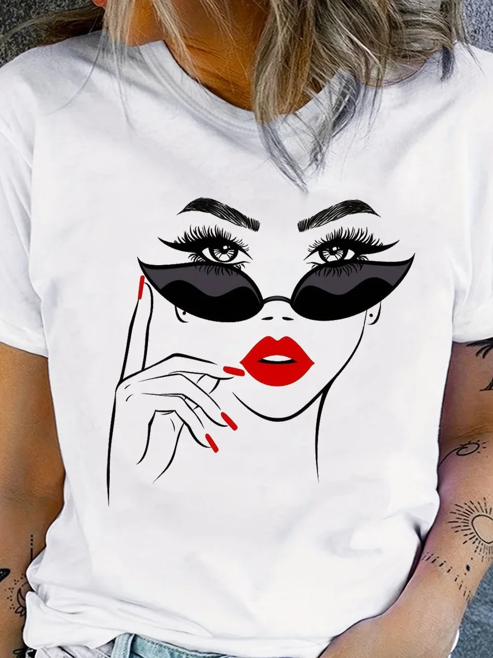 Женская повседневная футболка с рисунком и стильными модными очками с принтом, мягкий круглый вырез, короткий рукав
Женская повседневная футболка с рисунком и стильными модными очками с принтом, мягкий круглый вырез, короткий рукав