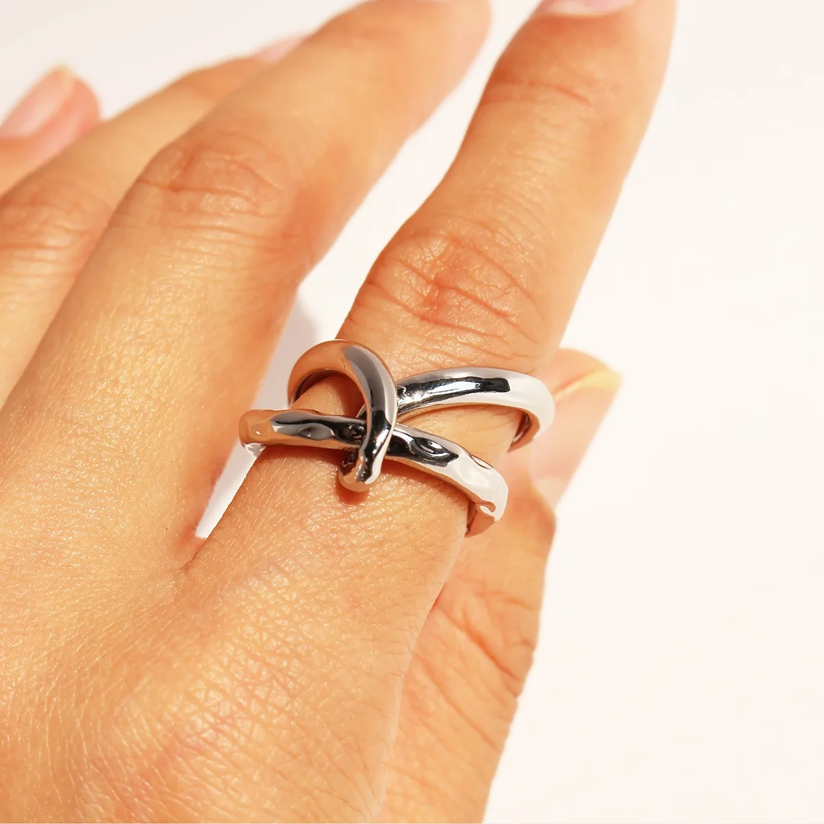 XINYI Distinctive Stainless Steel Metal Geometric Fashion Ring for Women 18K PVD Plated Minimalist Statement Jewelry Gift
XINYI Distinctive Stainless Steel Metal Geometric Fashion Ring for Women 18K PVD Plated Minimalist Statement Jewelry Gift