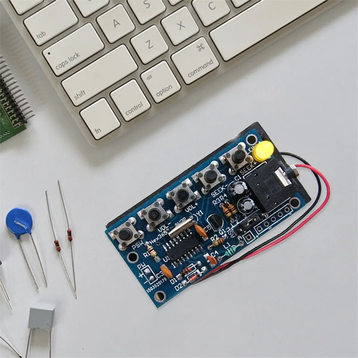 A23G Wireless Stereo CReceiver Module PCB FM DIY Electronic Kits 76MHz-108MHz Wireless FM Radio Kit
A23G Wireless Stereo CReceiver Module PCB FM DIY Electronic Kits 76MHz-108MHz Wireless FM Radio Kit