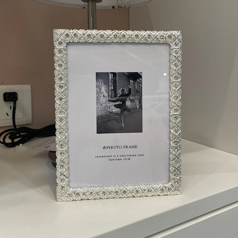 Silver metal flash diamond photo frame 6 inch 7 inch 10 inch desktop ornament with printed photos to make a table
Silver metal flash diamond photo frame 6 inch 7 inch 10 inch desktop ornament with printed photos to make a table