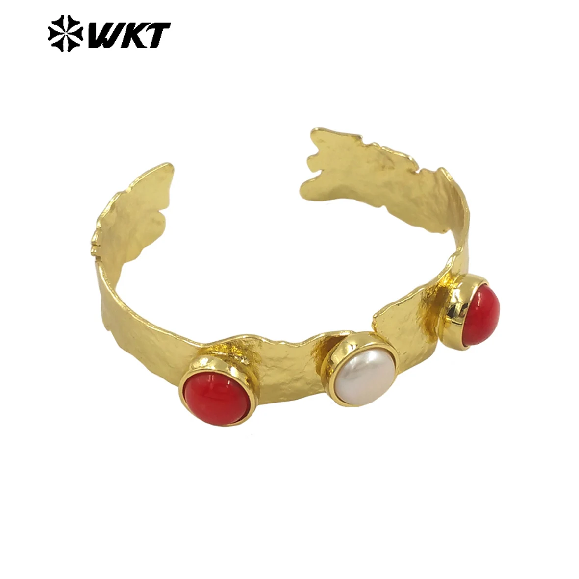 WT-MPB109 Natural High Quality Pearl Coral Bezeled And 18K Gold Plated Bracelet Light Luxury Retro Style Adjustable Bangle
WT-MPB109 Natural High Quality Pearl Coral Bezeled And 18K Gold Plated Bracelet Light Luxury Retro Style Adjustable Bangle