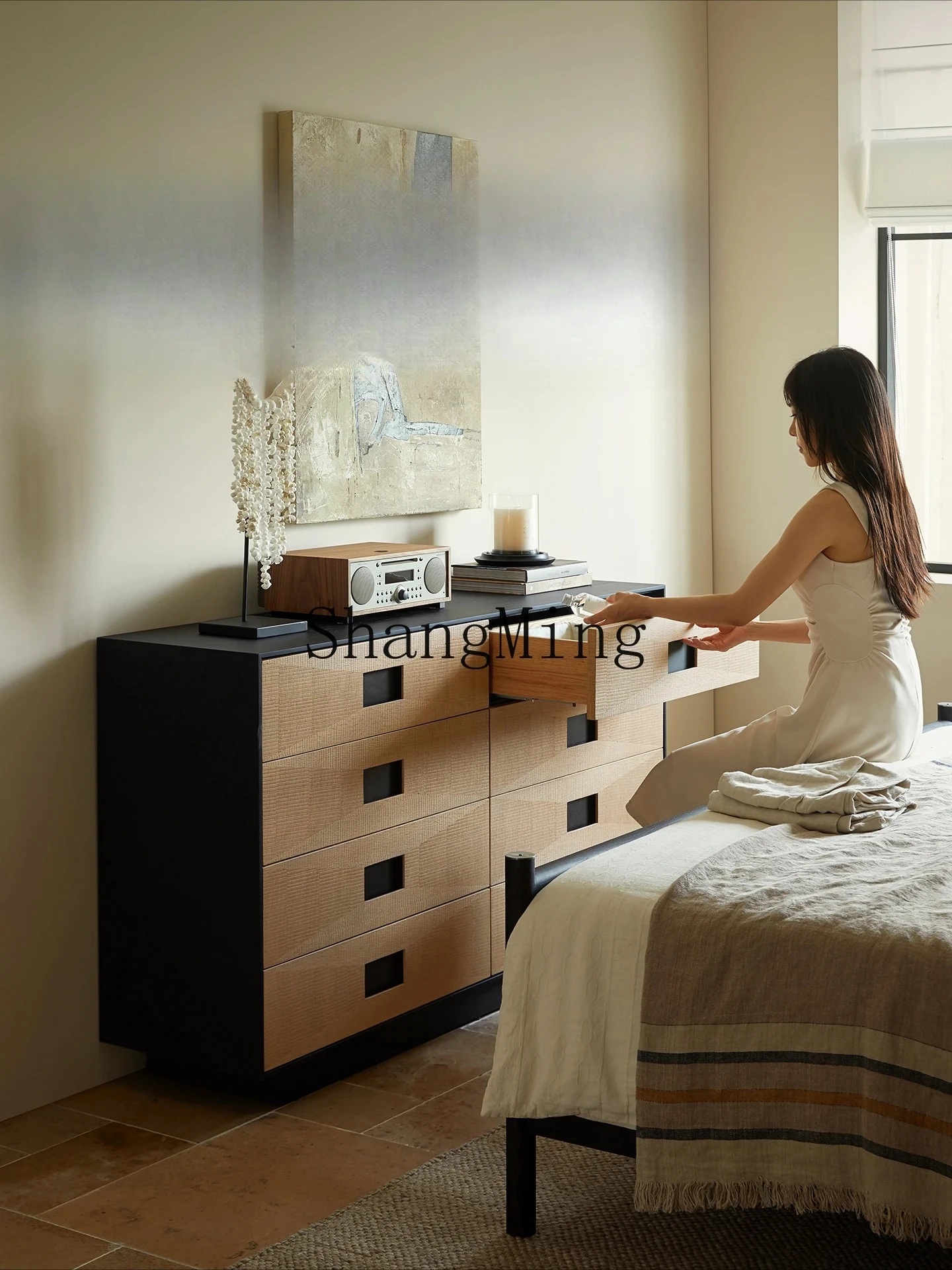 Прикроватная тумба CL из массива дерева с восемью выдвижными ящиками, черная, в стиле ваби-саби, для спальни и гостиной
Прикроватная тумба CL из массива дерева с восемью выдвижными ящиками, черная, в стиле ваби-саби, для спальни и гостиной