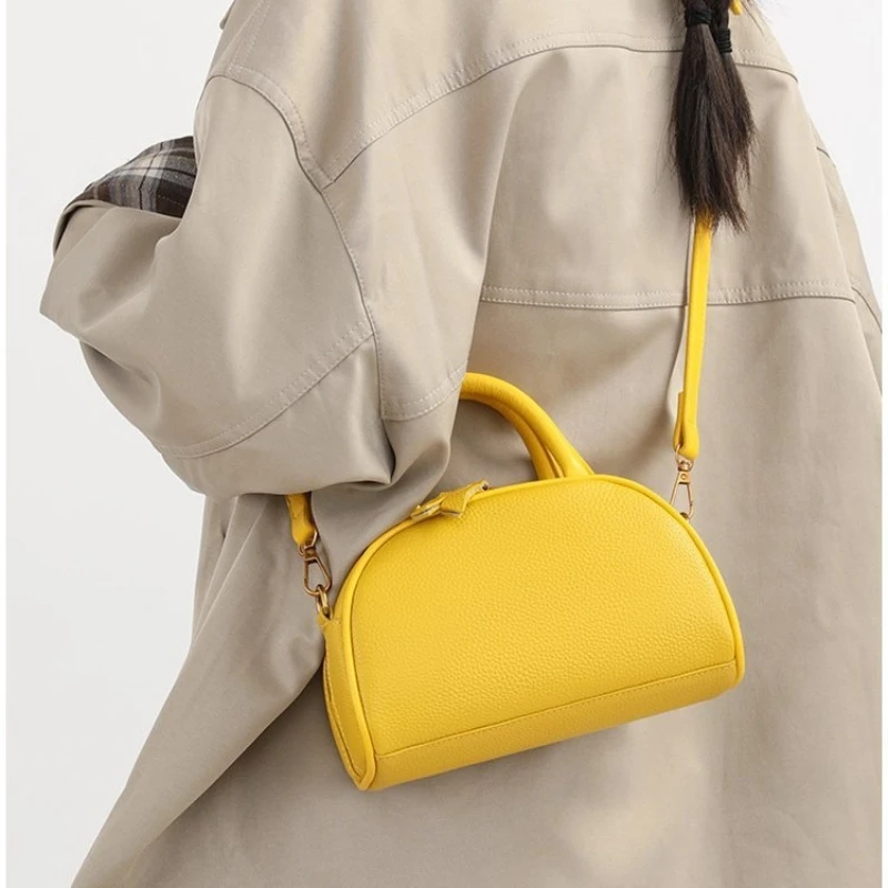 Простая модная нишевая дизайнерская сумка, женственная универсальная изысканная косая сумка, повседневная женская сумка на плечо
Простая модная нишевая дизайнерская сумка, женственная универсальная изысканная косая сумка, повседневная женская сумка на плечо