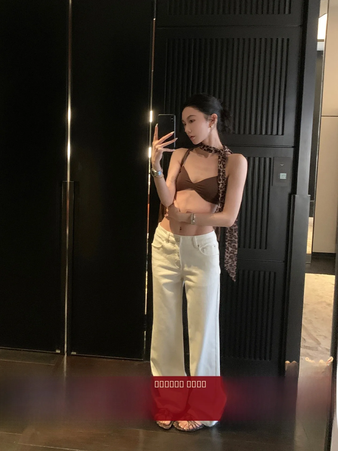 Белые прямые джинсы женские летние новые с высокой талией, утягивающие, укороченные, свободного кроя, из хлопкового стрейч-денима, на молнии
Белые прямые джинсы женские летние новые с высокой талией, утягивающие, укороченные, свободного кроя, из хлопкового стрейч-денима, на молнии