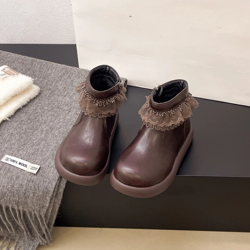 Зимние плюшевые сапоги принцессы для девочек в стиле ретро, новые детские хлопковые ботинки на платформе с кружевом и рюшами, детские модные ботильоны, нескользящие
Зимние плюшевые сапоги принцессы для девочек в стиле ретро, новые детские хлопковые ботинки на платформе с кружевом и рюшами, детские модные ботильоны, нескользящие