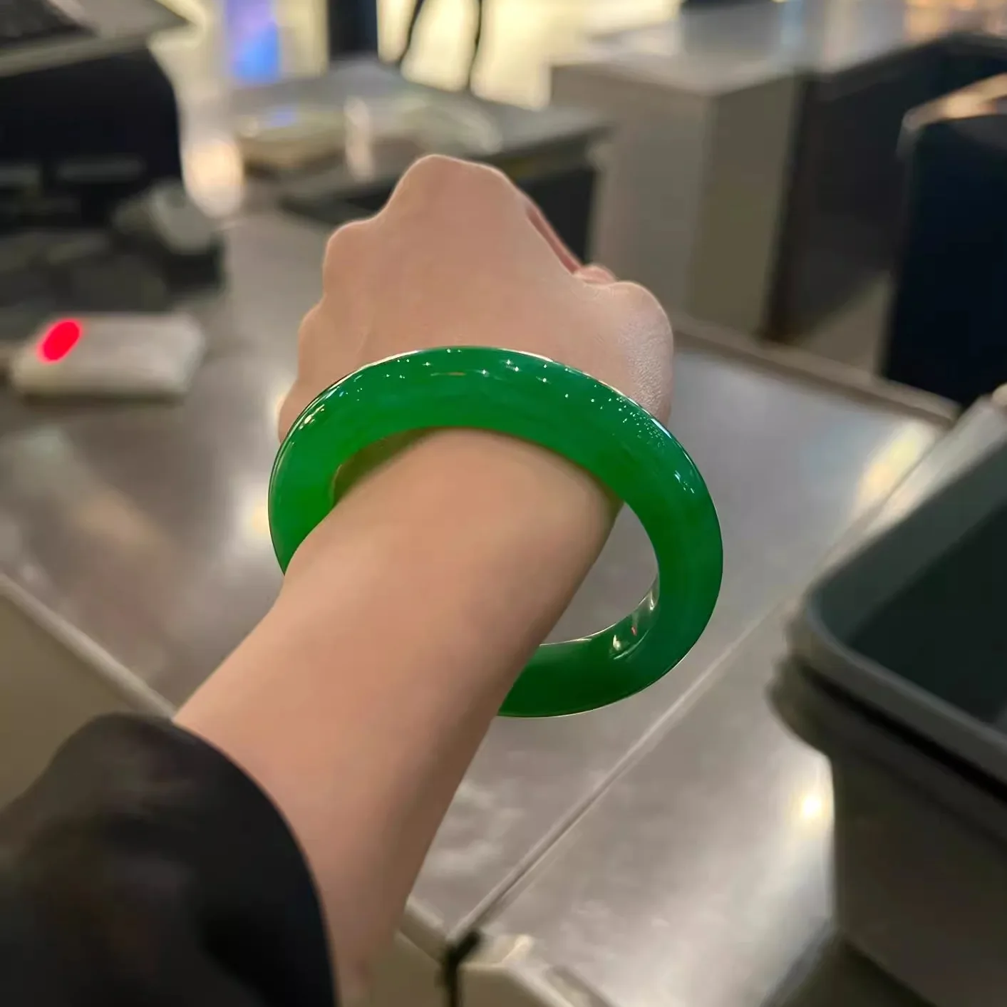 2Myanmar jadeite jade bracelet women's full green ice king green
2Myanmar jadeite jade bracelet women's full green ice king green