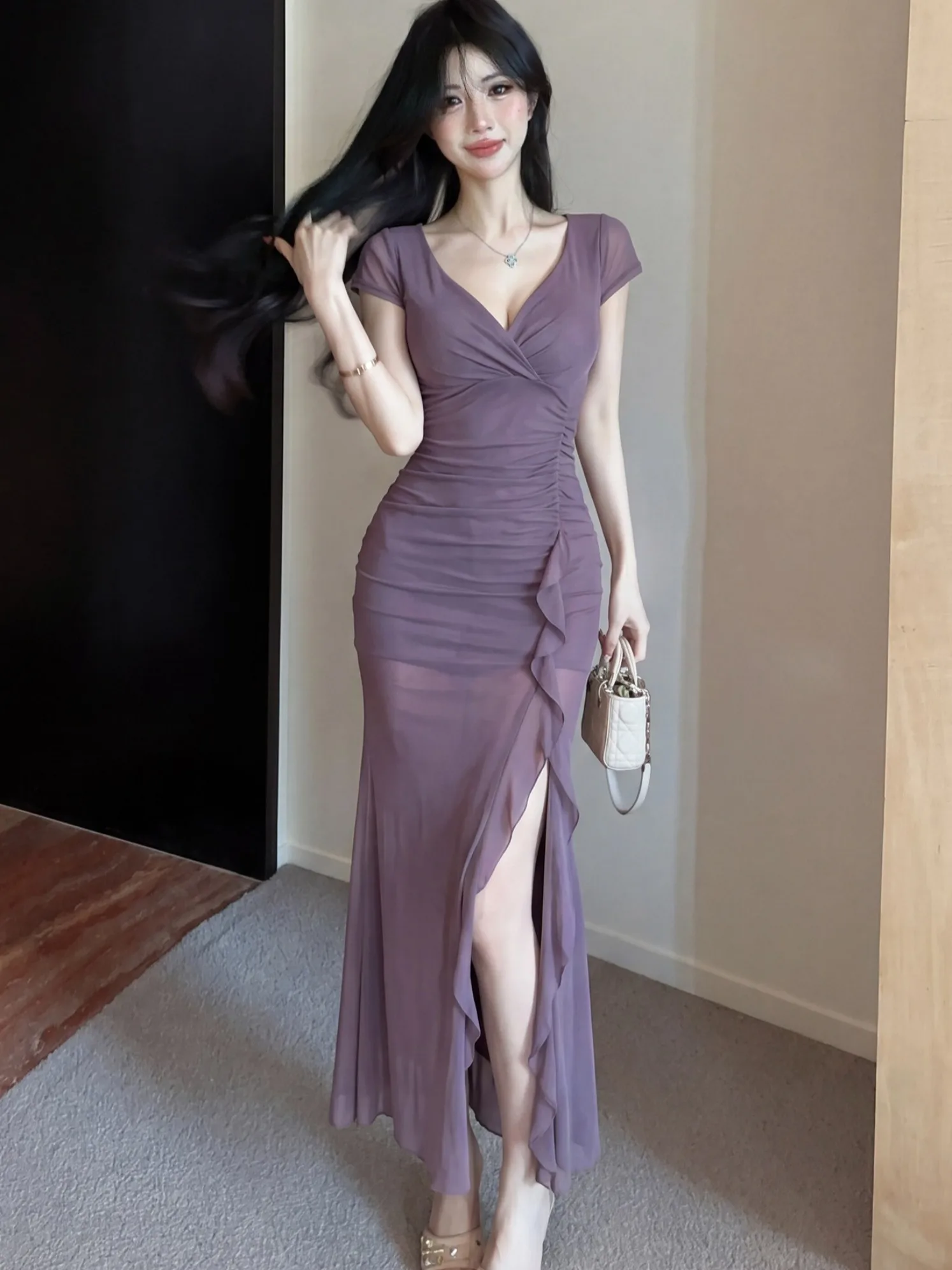Sexy V-Neck Short Sleeve Mesh Dress Slimming Long Split Skirt Commute Style Gathered Waist Midi Dress Women's Fashion Summer
Sexy V-Neck Short Sleeve Mesh Dress Slimming Long Split Skirt Commute Style Gathered Waist Midi Dress Women's Fashion Summer