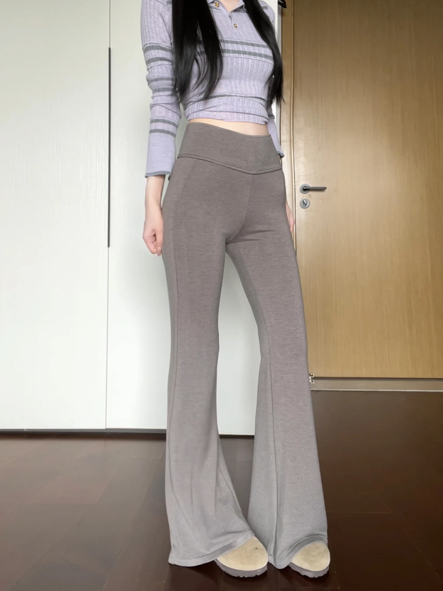 Женские расклешенные брюки для йоги с флисовой подкладкой, осенне-зимние, с высокой талией, утягивающие, маленьких размеров, повседневные спортивные брюки-клеш
Женские расклешенные брюки для йоги с флисовой подкладкой, осенне-зимние, с высокой талией, утягивающие, маленьких размеров, повседневные спортивные брюки-клеш