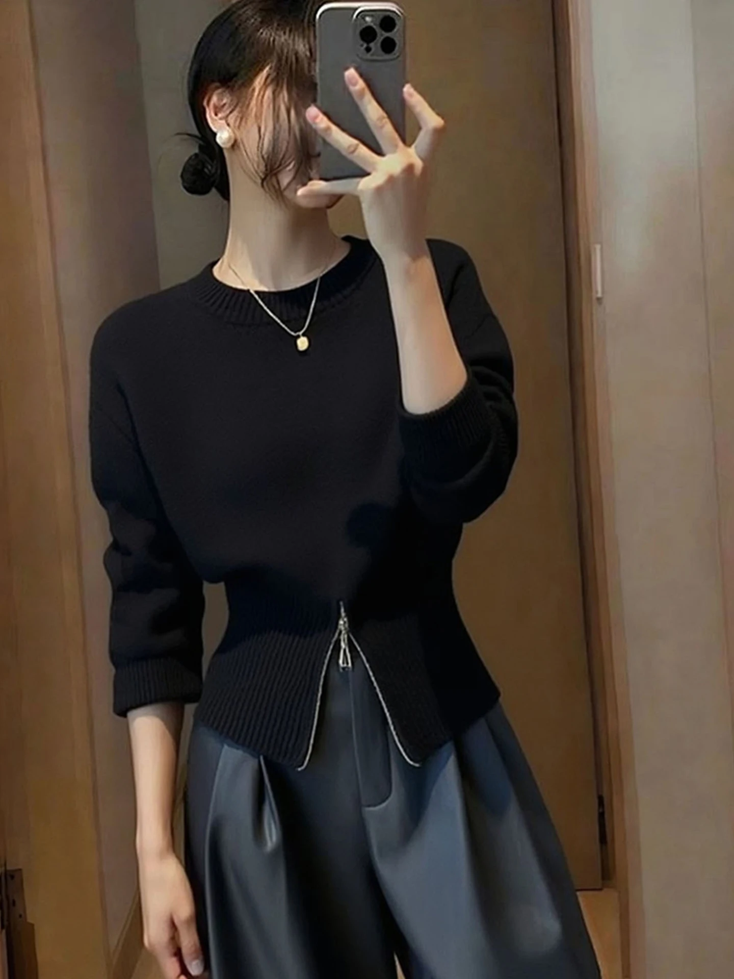 Elegant Black Knitted Long Sleeve round Neck Waist-Cinching Sweater Commute Style Unique Fashionable Women's Winter Top
Elegant Black Knitted Long Sleeve round Neck Waist-Cinching Sweater Commute Style Unique Fashionable Women's Winter Top
