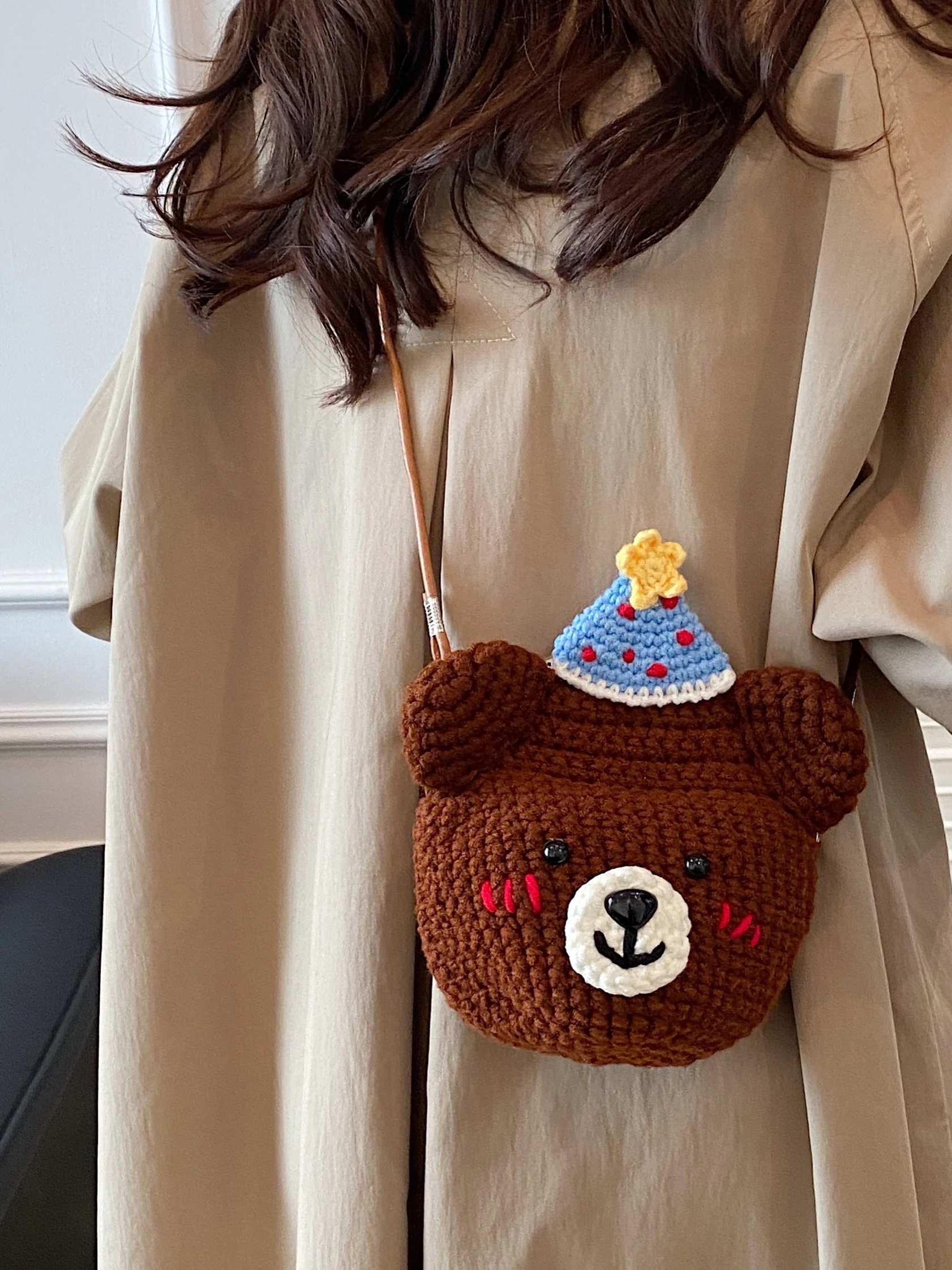 Cute Bear Shaped Crocheted Wool Bag Handmade Birthday Gift Cartoon Coin Purse Crossbody Bag for Women Korean Style Soft Bag
Cute Bear Shaped Crocheted Wool Bag Handmade Birthday Gift Cartoon Coin Purse Crossbody Bag for Women Korean Style Soft Bag