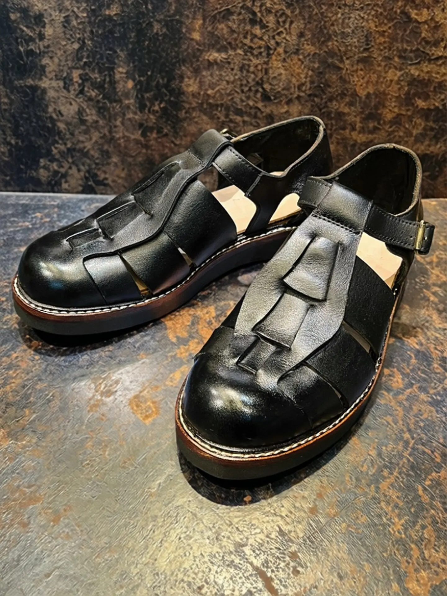 Goodyear British Thick-soled Handmade Leather Sandals Genuine Leather Woven Cowhide Roman Sandals Men's Hollow Beach Shoes
Goodyear British Thick-soled Handmade Leather Sandals Genuine Leather Woven Cowhide Roman Sandals Men's Hollow Beach Shoes