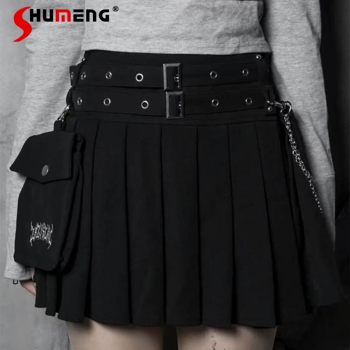 Японская плиссированная мини-юбка в стиле панк Y2K для девушек: милая и дерзкая, с двойным ремнем-цепочкой, облегающая, с высокой талией, универсальная, для женщин
Японская плиссированная мини-юбка в стиле панк Y2K для девушек: милая и дерзкая, с двойным ремнем-цепочкой, облегающая, с высокой талией, универсальная, для женщин