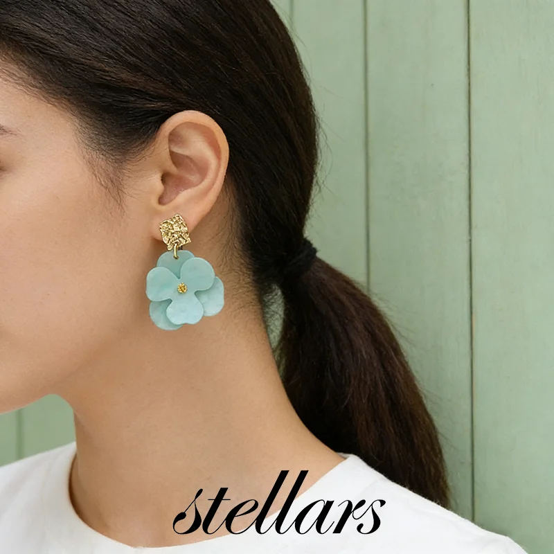 Vintage Style Acrylic Blue Flower Stud Earrings Unique Elegant Luxury Women's Everyday Wear Fashion Jewelry Accessory
Vintage Style Acrylic Blue Flower Stud Earrings Unique Elegant Luxury Women's Everyday Wear Fashion Jewelry Accessory