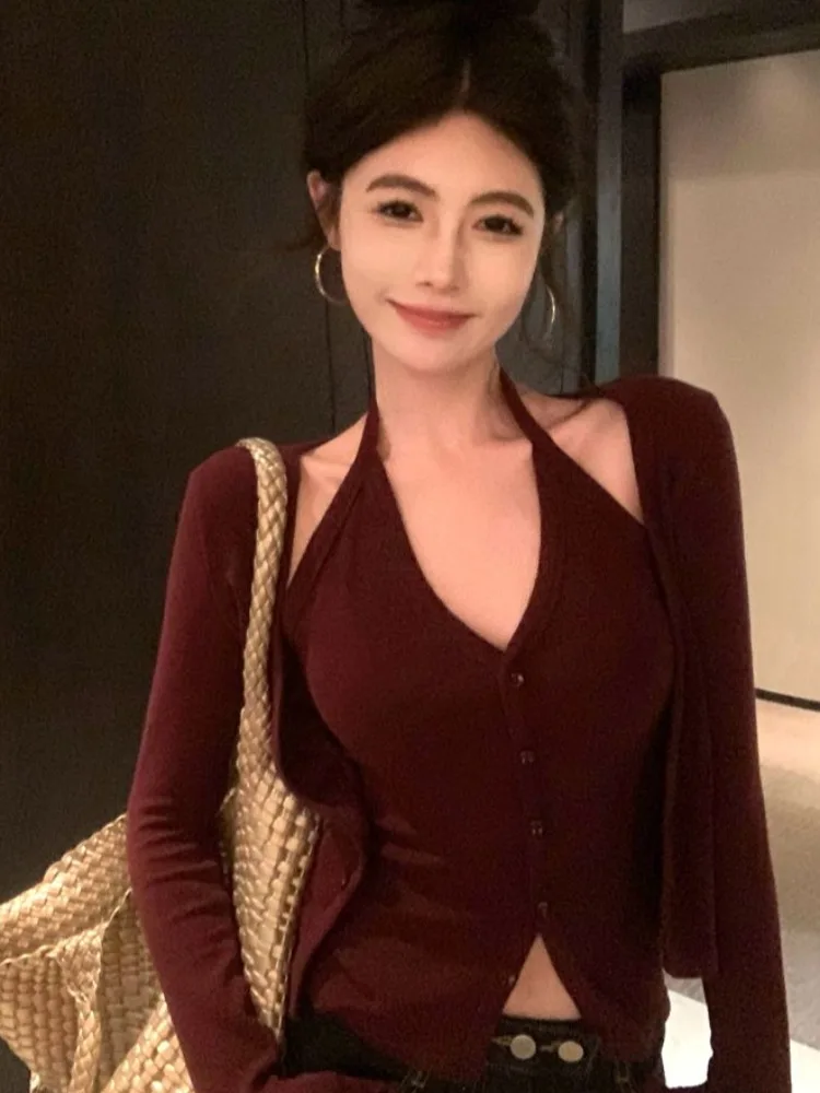 Red Spicy Girl Style Long Sleeve Neck Hanging T-Shirt Women's Autumn Winter Slimming Base Layer Top Fashion Sensation Two-Pie...
Red Spicy Girl Style Long Sleeve Neck Hanging T-Shirt Women's Autumn Winter Slimming Base Layer Top Fashion Sensation Two-Pie...