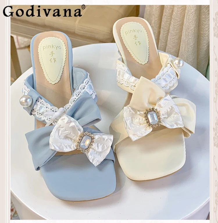 Japanese Original Lolita Cross-strap Lace Bow Sandals 2025 New Sweet Cute Girls Elegant Outside Fairy Style Square Toe Slippers
Japanese Original Lolita Cross-strap Lace Bow Sandals 2025 New Sweet Cute Girls Elegant Outside Fairy Style Square Toe Slippers