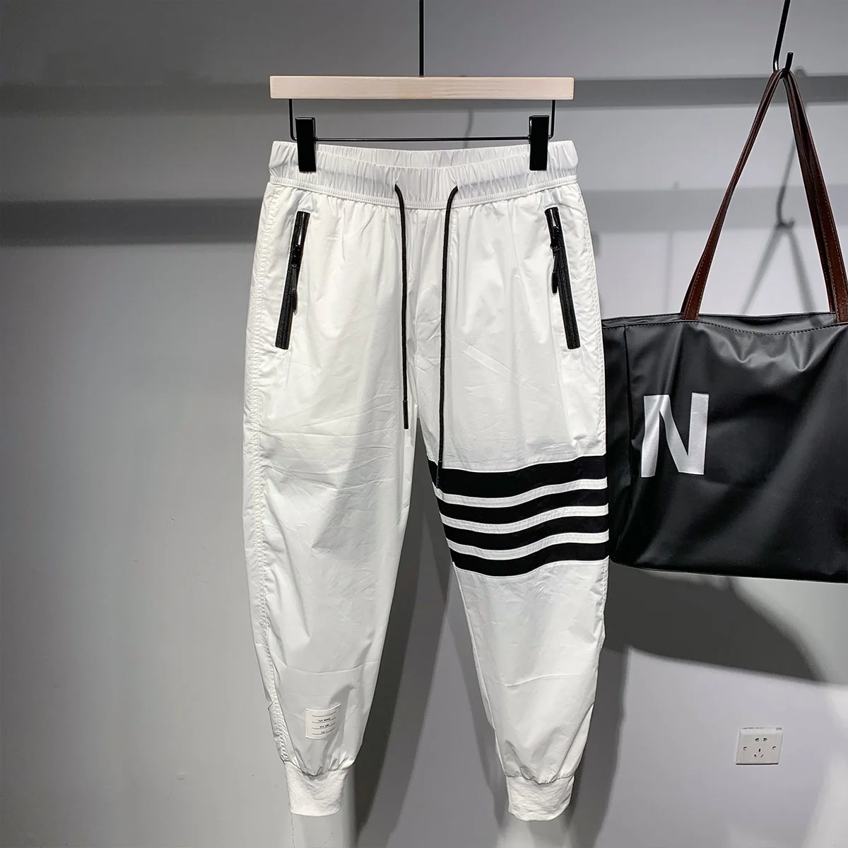 Four Bars Ice Silk Qui Dry Slim Fit Casual Pants Men's Summer Thin Nine Points Baggy Trousers Breathable Youthful Sle
Four Bars Ice Silk Qui Dry Slim Fit Casual Pants Men's Summer Thin Nine Points Baggy Trousers Breathable Youthful Sle
