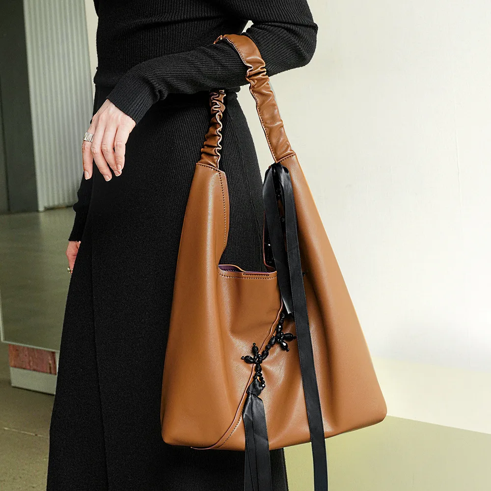 Niche Design Butterfly Ribbon Decor Shoulder Bag Ladies Fashion Large Capacity High Texture Elegant Casual Daily Handbag
Niche Design Butterfly Ribbon Decor Shoulder Bag Ladies Fashion Large Capacity High Texture Elegant Casual Daily Handbag