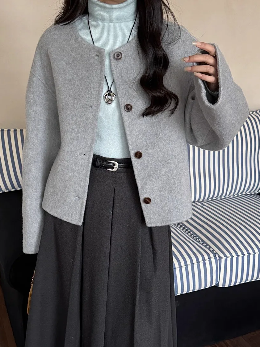 Женское двустороннее шерстяное пальто Uniko: осенне-зимняя коллекция в корейском стиле, с элементами французского шика, верхняя одежда
Женское двустороннее шерстяное пальто Uniko: осенне-зимняя коллекция в корейском стиле, с элементами французского шика, верхняя одежда