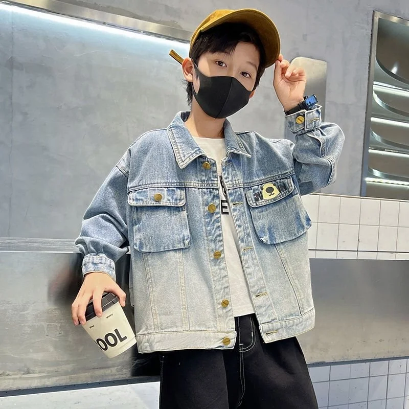 Childrens Boys Denim Jacket 2025 Spring New Retro Cartoon Teddy Bear Lapel Loose Kids Boys Jacket Toddler Boys Outerwears Coat
Childrens Boys Denim Jacket 2025 Spring New Retro Cartoon Teddy Bear Lapel Loose Kids Boys Jacket Toddler Boys Outerwears Coat