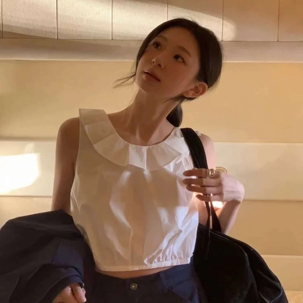 Double-Sided Wear Floral Collar Shirt Korean Style Loose Fit Breathable Skin-Friendly White Sleeveless Deep V-Neck with Belt
Double-Sided Wear Floral Collar Shirt Korean Style Loose Fit Breathable Skin-Friendly White Sleeveless Deep V-Neck with Belt